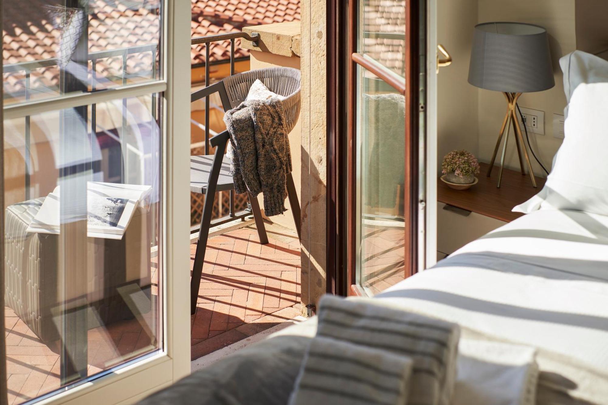 Premiere Ponte Vecchio 7 Floor Apartment Florence
